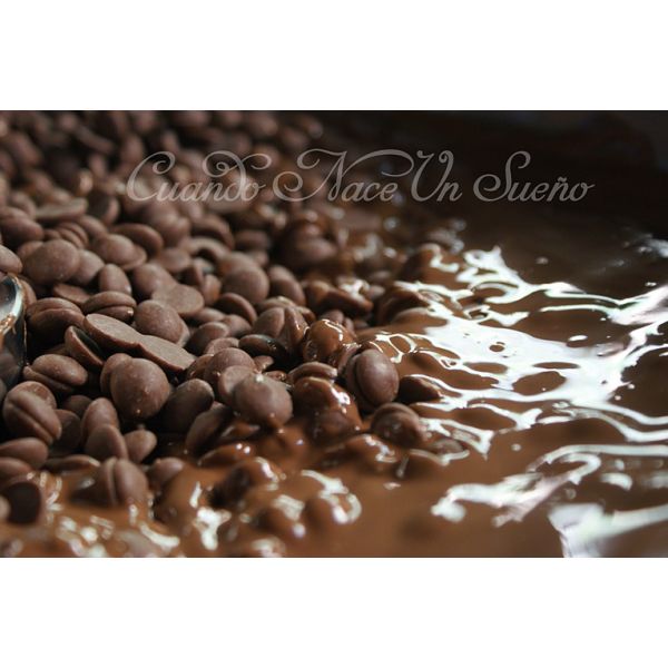 Chocolate con leche fundiéndose