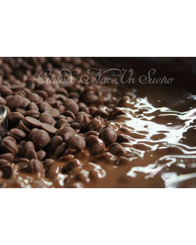 Chocolate con leche fundiéndose